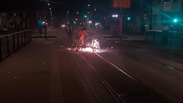 Nächtliche Arbeiten am Straßenbahngleisnetz.